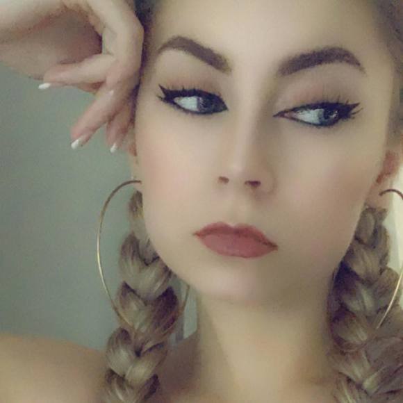 Meet your Posher, Alisha - Picture 1 of 1